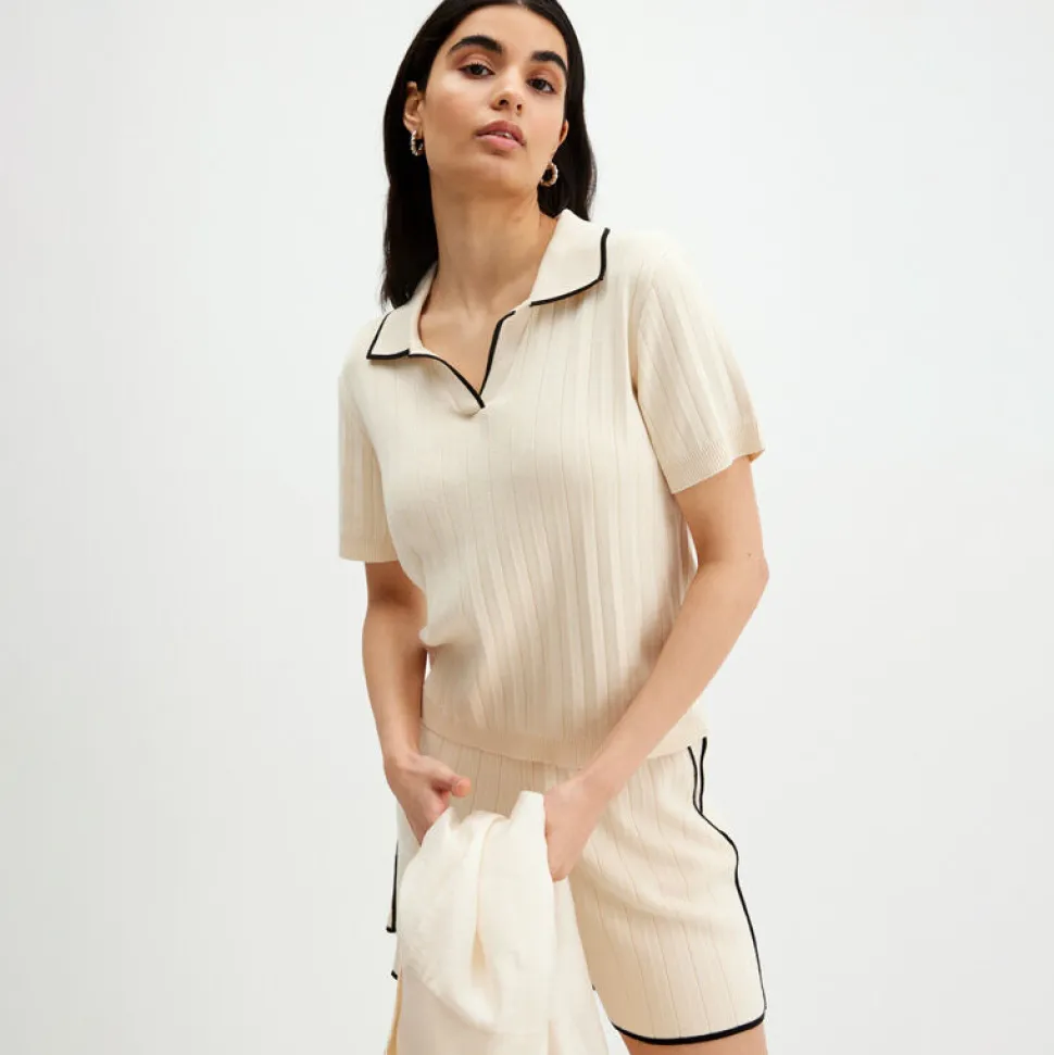 tshirt_med_pikekrage_0-1.webp Sale T-Shirt Med Pikekrage Dam T-Shirt